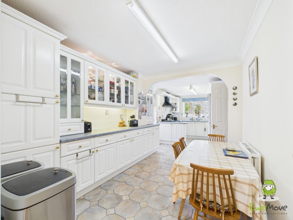 CAM03778G0-PR0261-STILL030