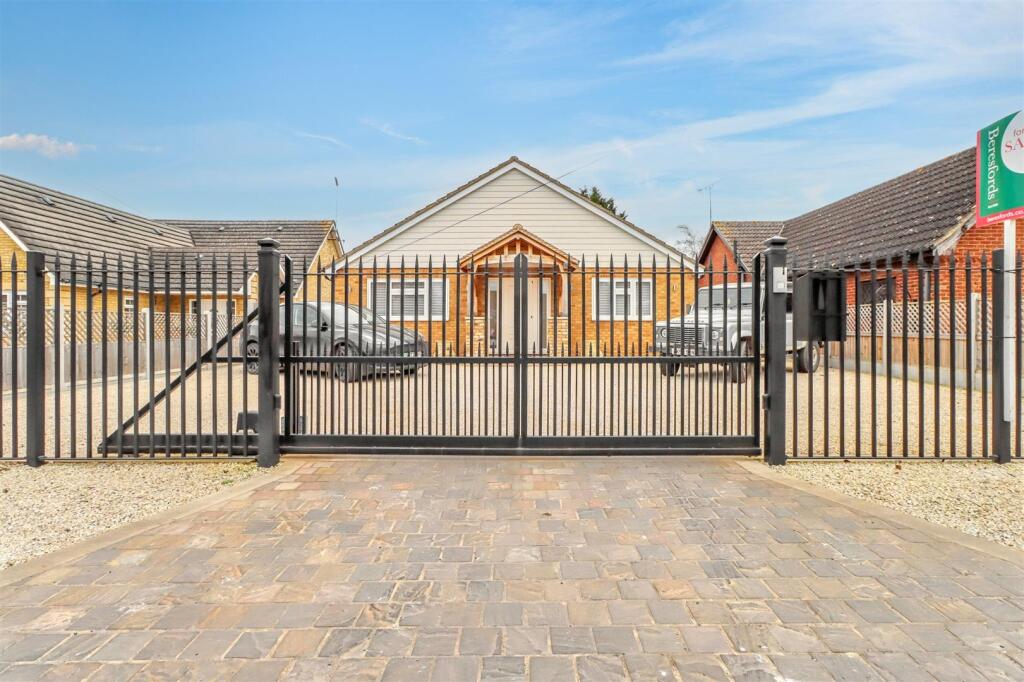 STONELEIGH OUTSIDE-4.jpg