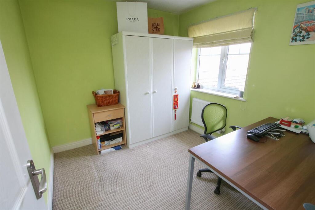 BEDROOM 4