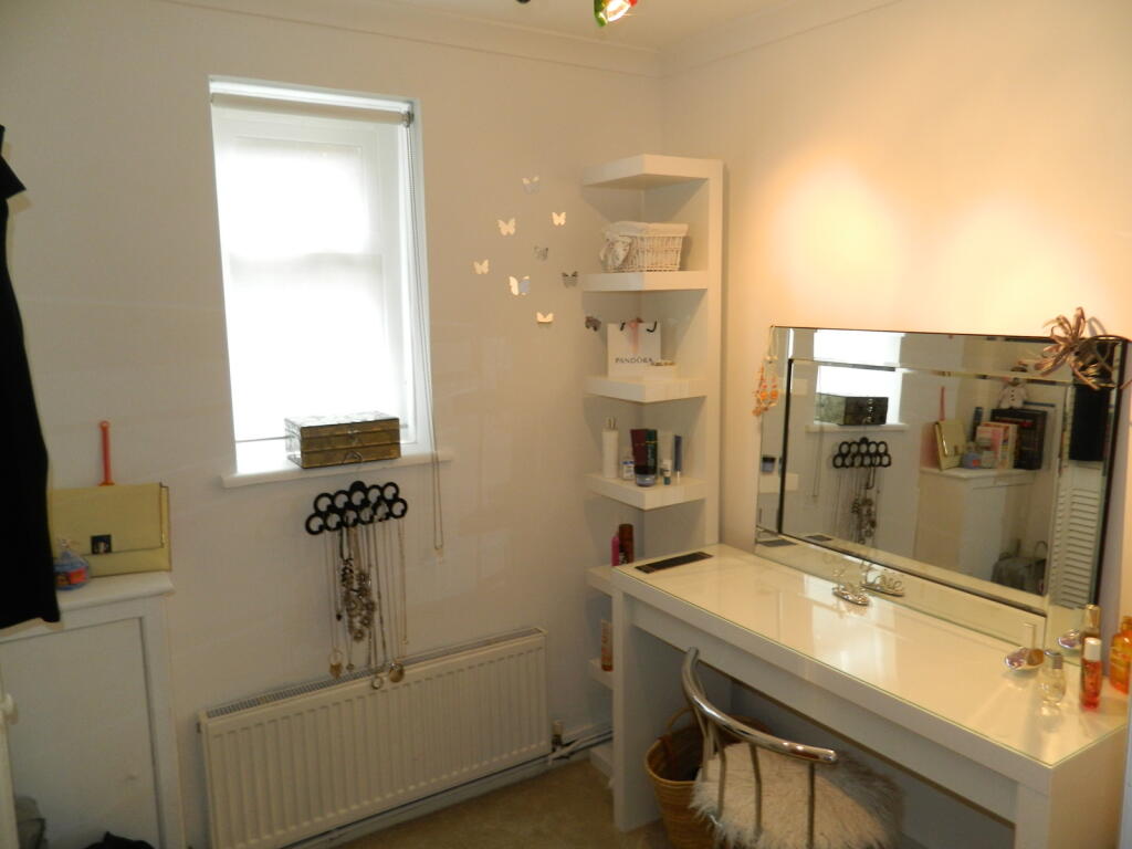 bed 2/office or dressing room