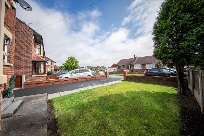 Front garden and driveway