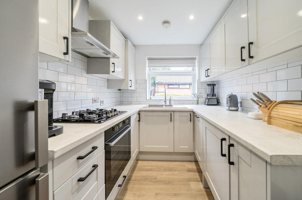 1343637-7-68a5e50...