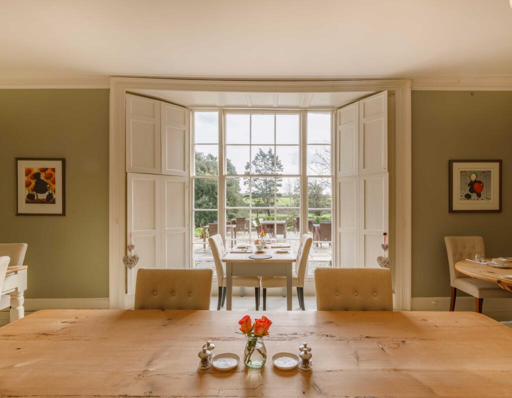 62d02f2619a88_TM-Dining-Room-2