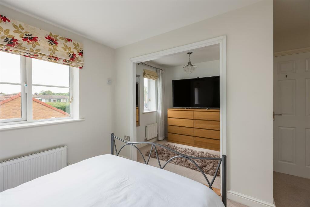 Shepherds_Hill_6_Bedroom_2-3[1].jpg
