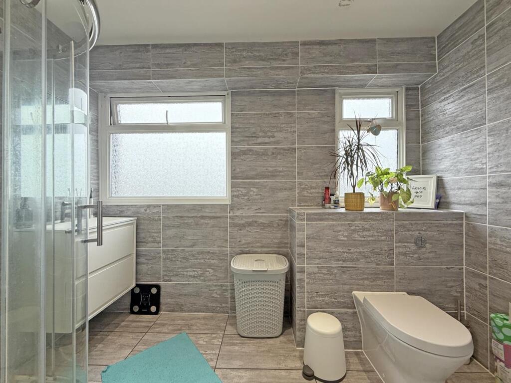 Cockington Walk 14 - Shower Room.jpg