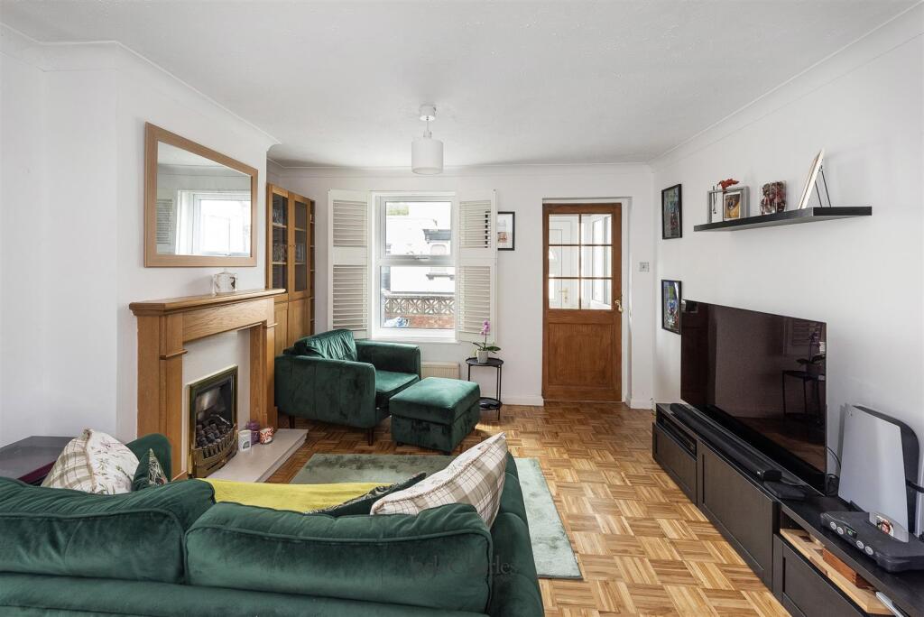 3 Alma Place, Hadlow, TN11 0DH  003.jpg