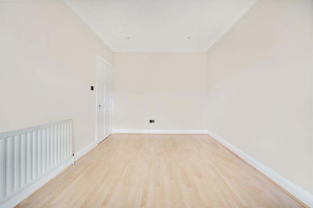 Barclay Road, E17