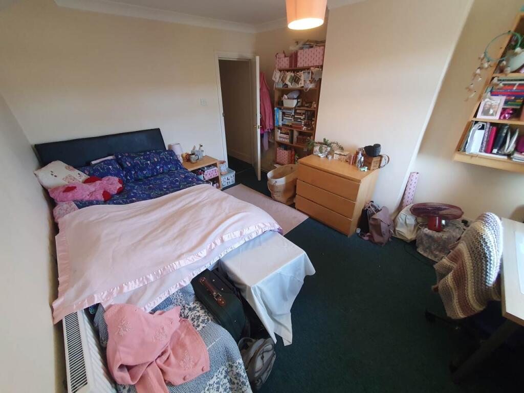 First floor rear bed