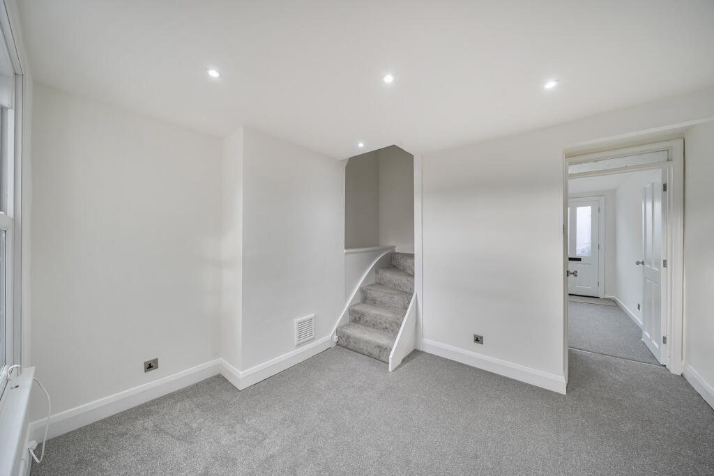 1372950-11-6900e7...