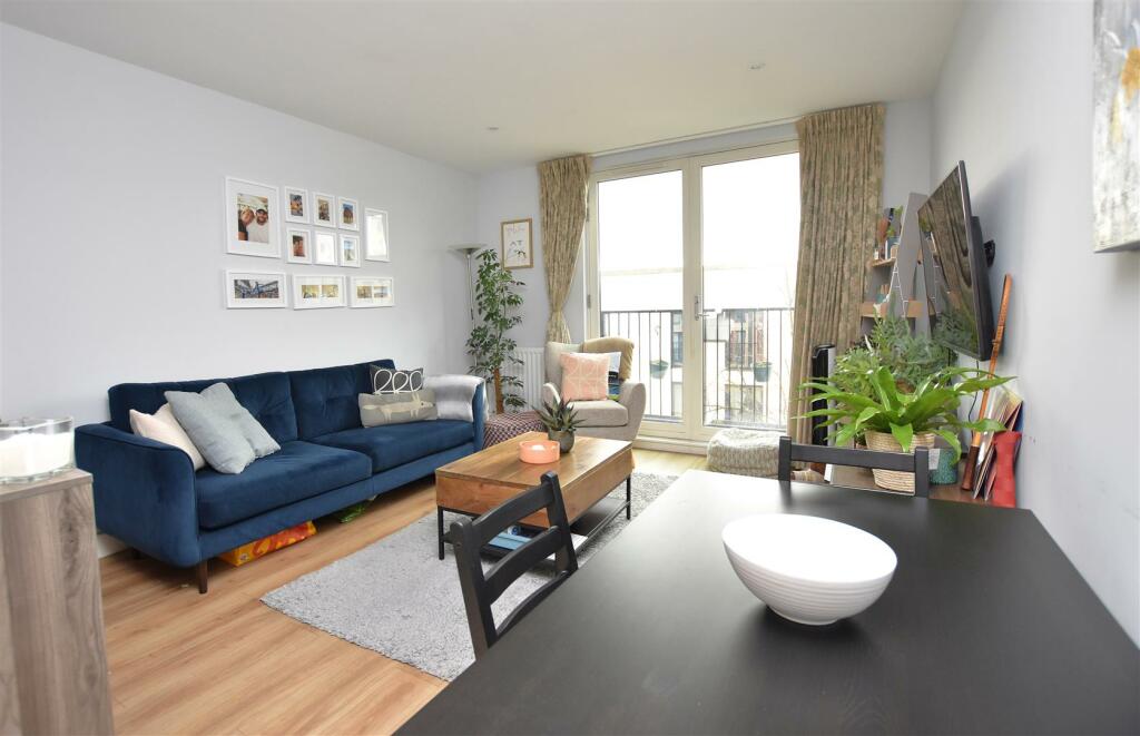 Living Room II.JPG