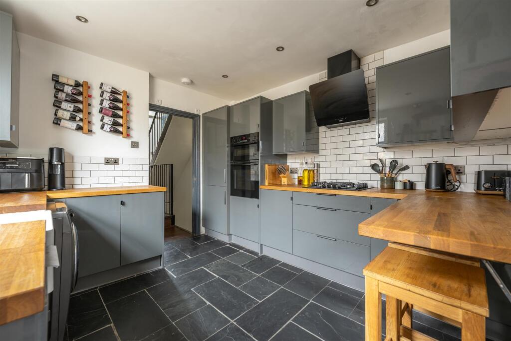 Ernald Avenue, E6