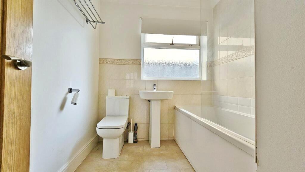 BATHROOM.jpeg
