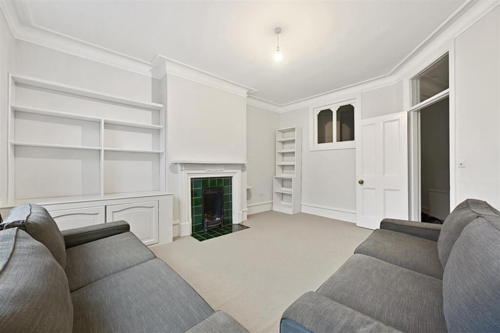 FB - Auriol Mansions - ReceptionB3 (1).JPG