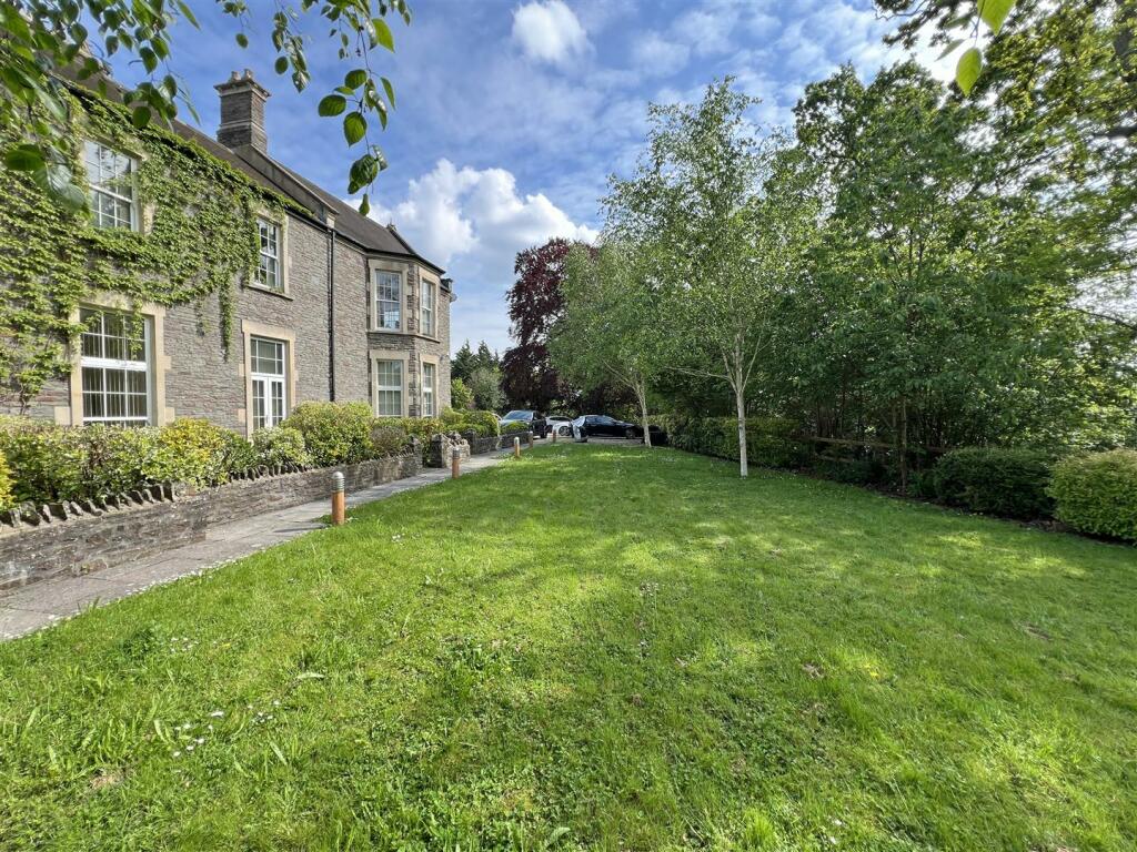 23 - Block of Flats For Sale, Hambrook, Bristol.JP