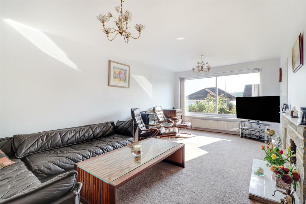 SITTING ROOM.jpg