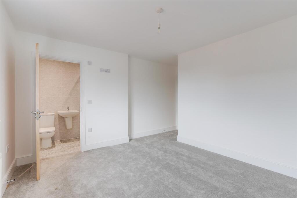 ENSUITE MEADOWCROFT.jpg