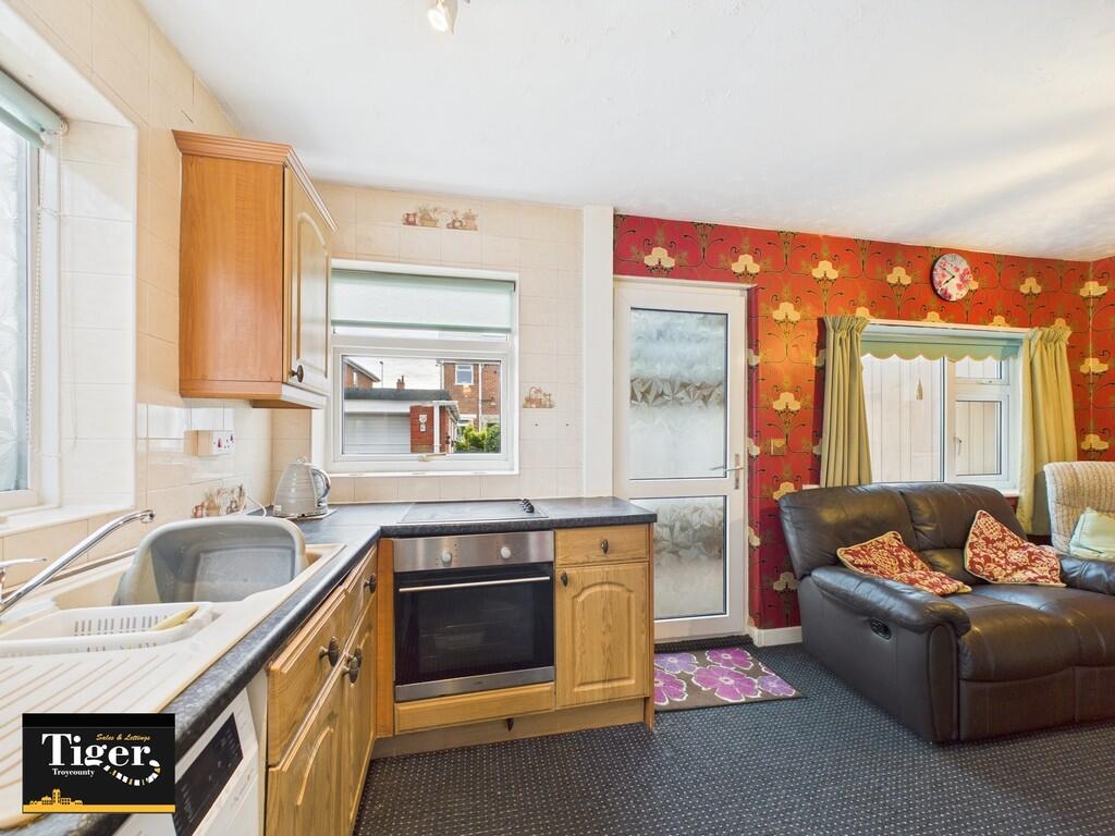 CAM02176G0-PR0516...