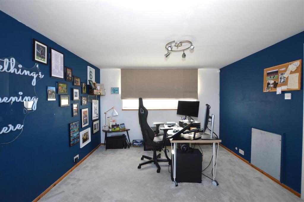 5 Millwood Road 2025 bed 4 top.JPG