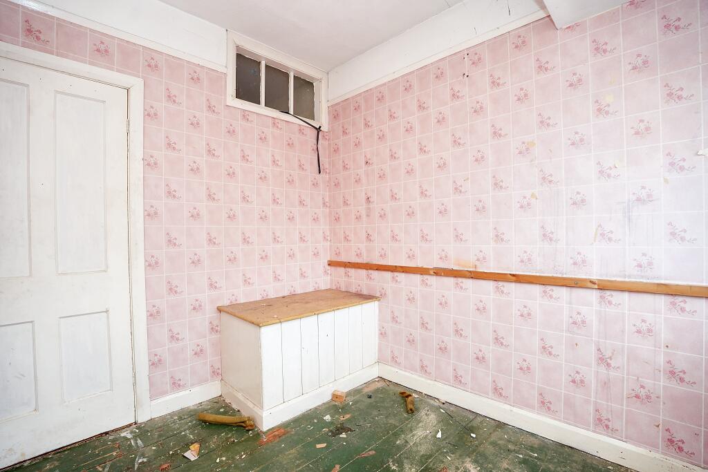 82 Woodlands Road, Chippenham, Wiltshire, SN14 0HG