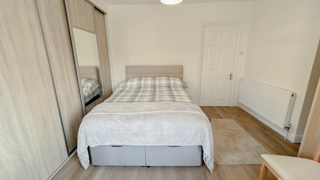 4th Photo of Bedroom 1
