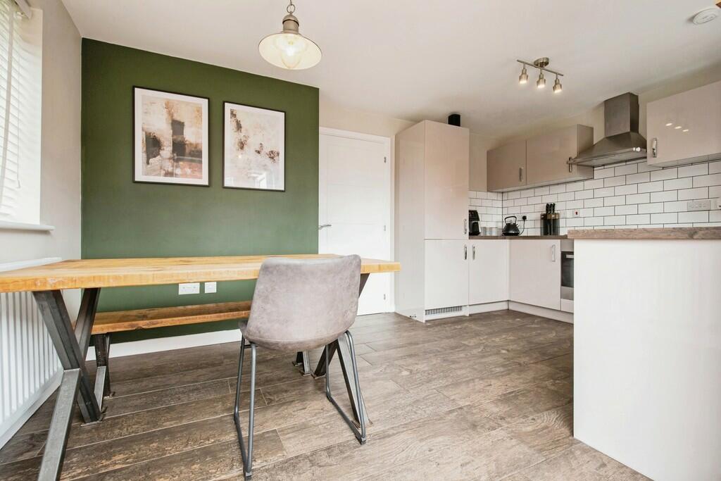 32b56593-30 20Ayr...