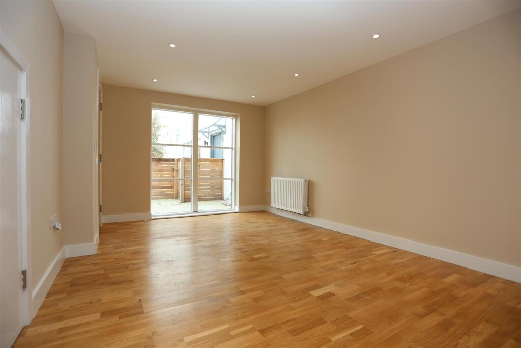 2 Palace Mews lounge.JPG