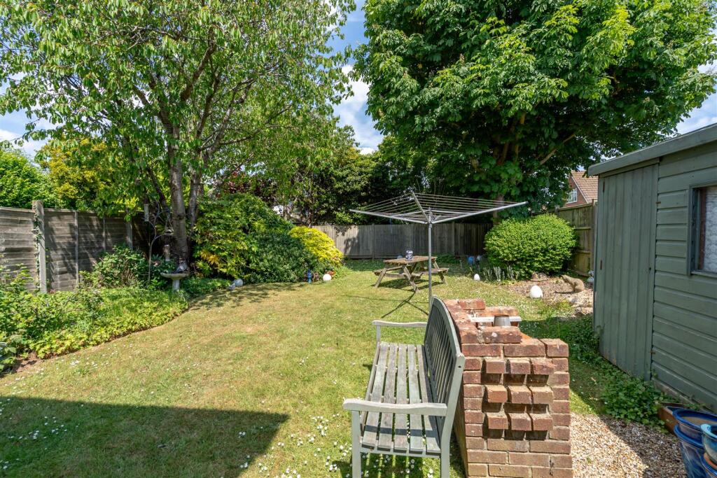 Rear Garden (2).jpg