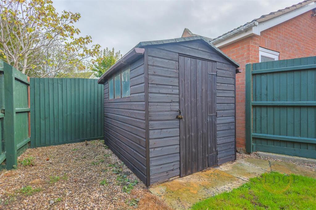 4 mallard close -17.jpg