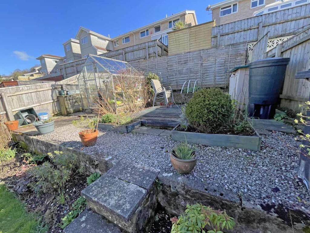 Holly Park Drive 46 Garden 4.jpg