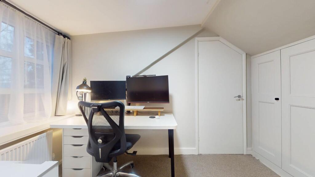 DRESSING ROOM/HOME OFFICE