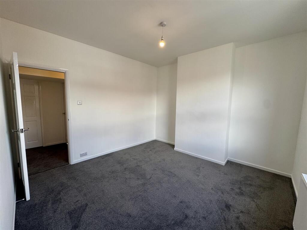 bedroom 1.JPG