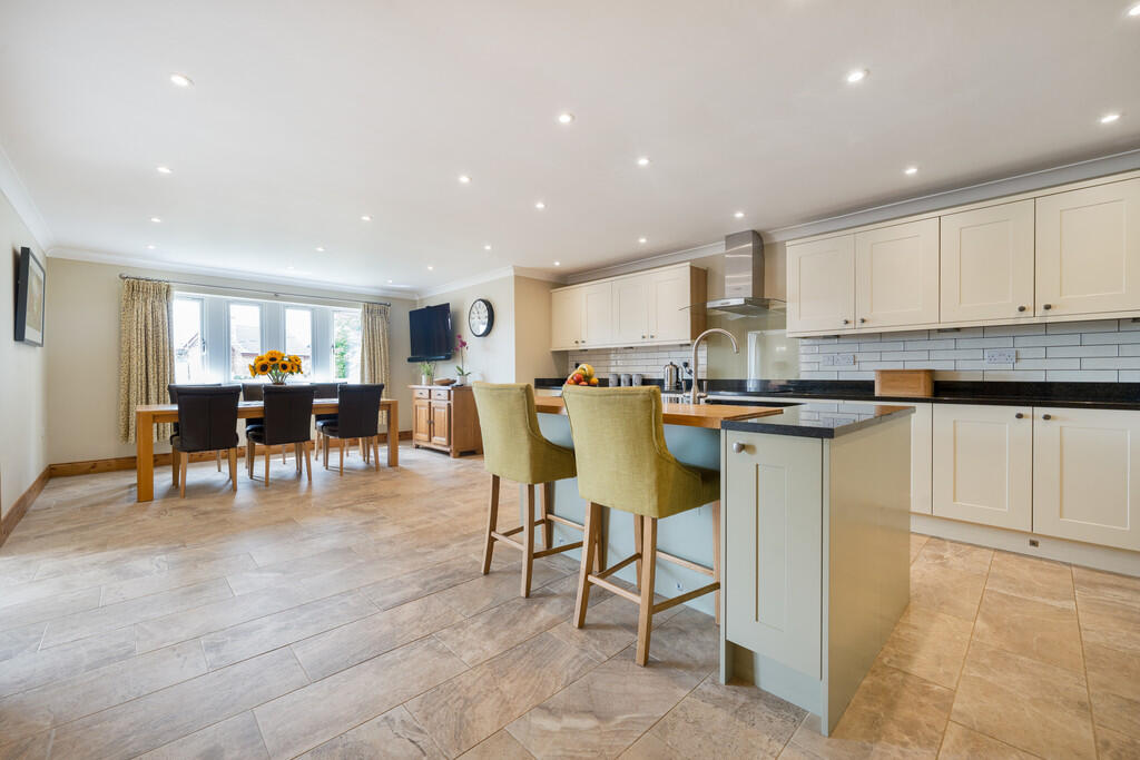 Kitchen/ Dining R...