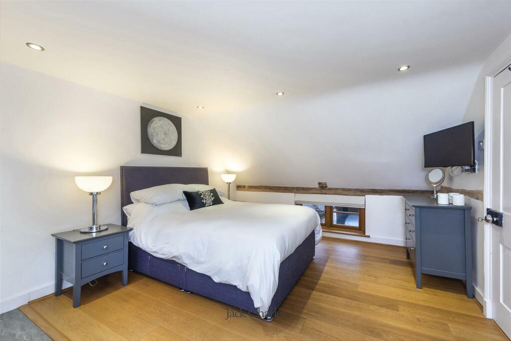 Little Bewl Farmhouse, TN3 8JL 018.jpg