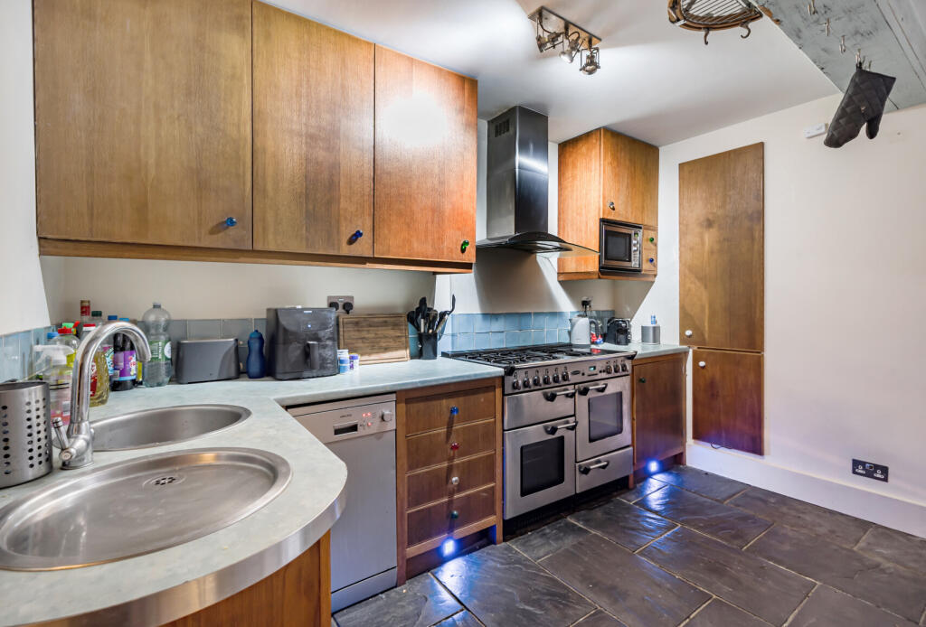 1372510-9-6911ebf...