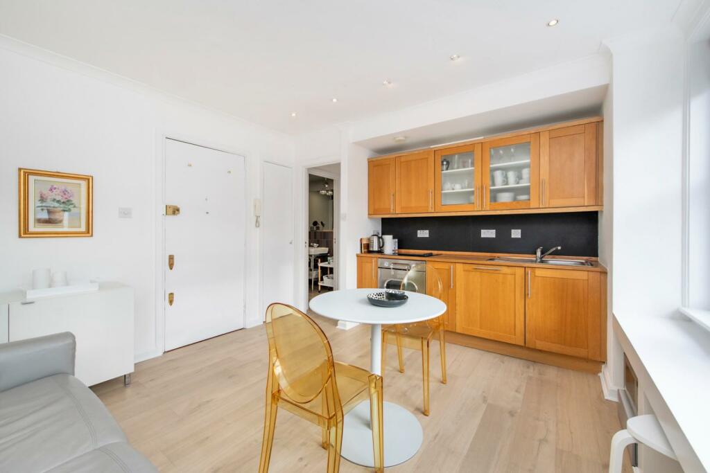 KITCHEN 1.jpg