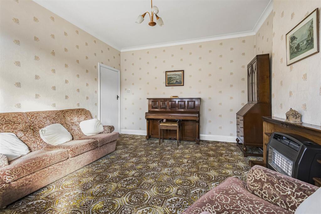 FRONT RECEPTION (Pic 2)