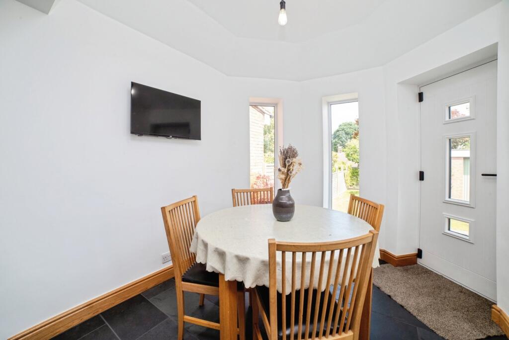 Photo- Dining