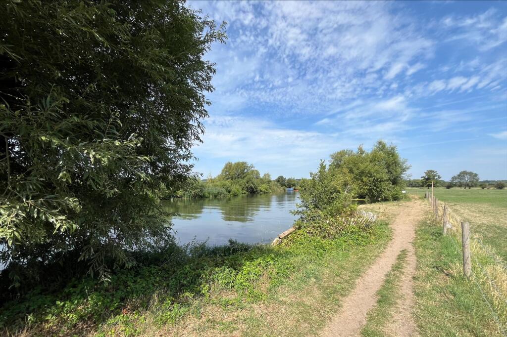 The Old Stables, and Riverside Moorings, Sonning, Berkshire RG4 6UT