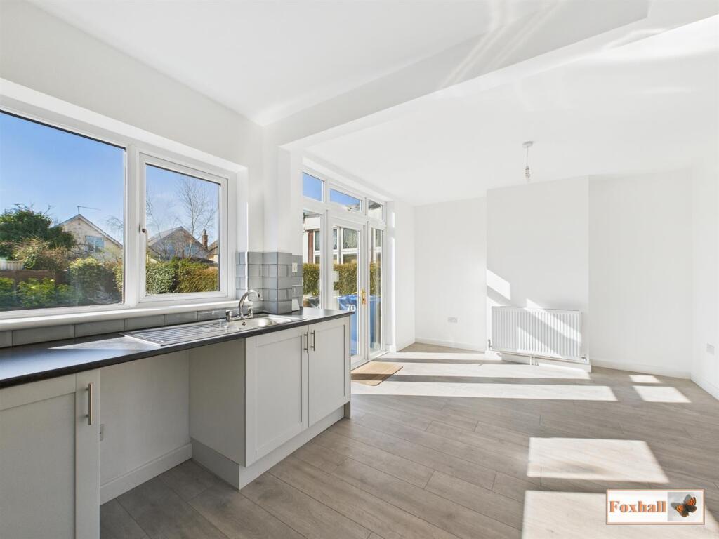 Kitchen / Dining Area