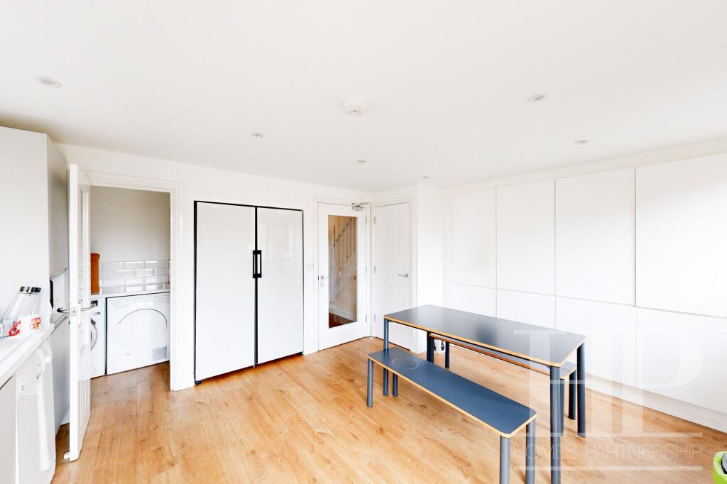 Communal Kitchen/Dining Room