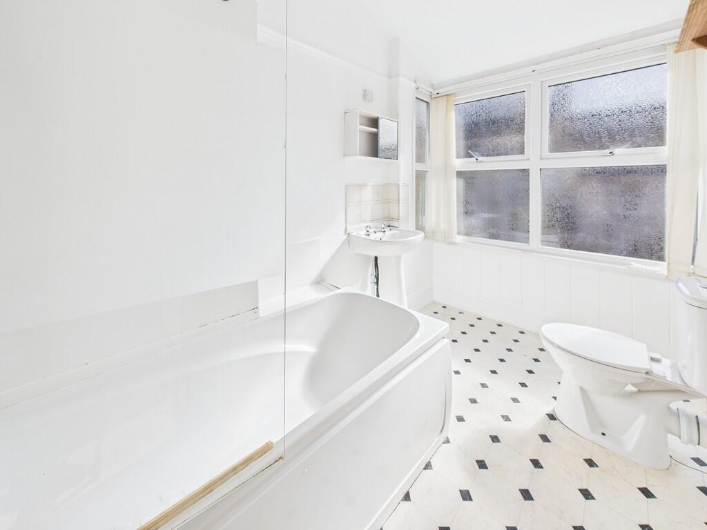 CAM03974G0-PR0204...