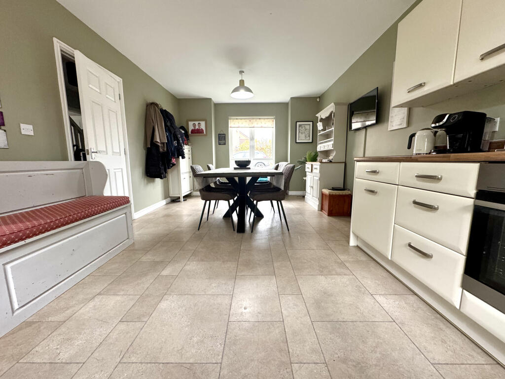 Kitchen/Dining Area