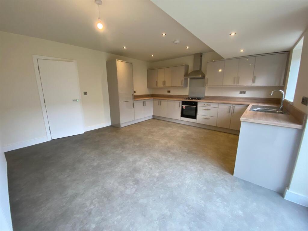 DINING KITCHEN 1.jpg