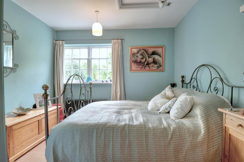bedroom 4.jpg