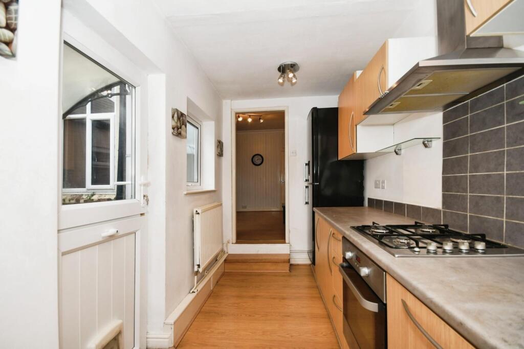KITCHEN 02.jpg