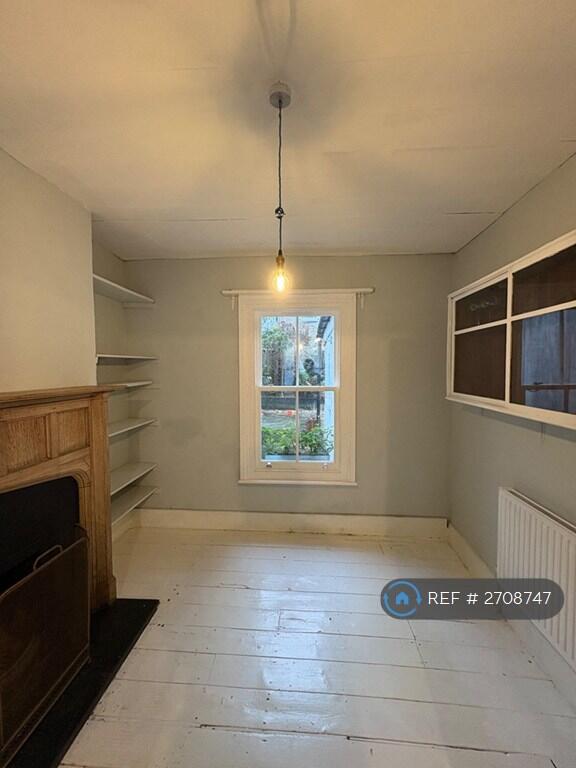 Living Room / Dining Room 