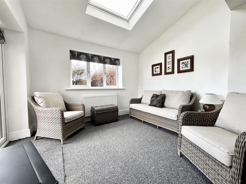 Dining/Sitting Area