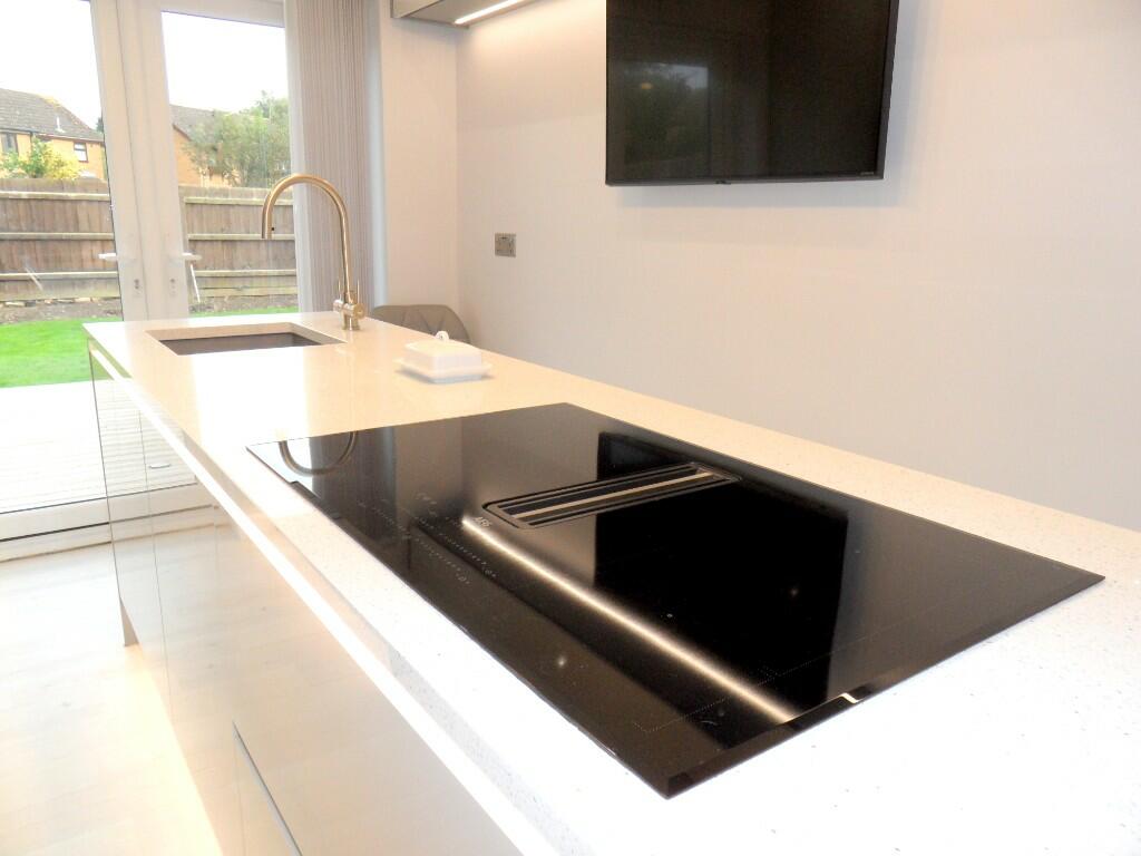 KITCHEN/BREAKFAST RM