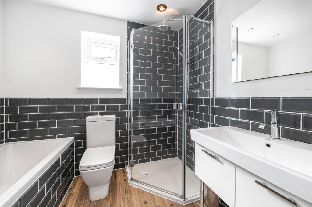 En-Suite Bathroom