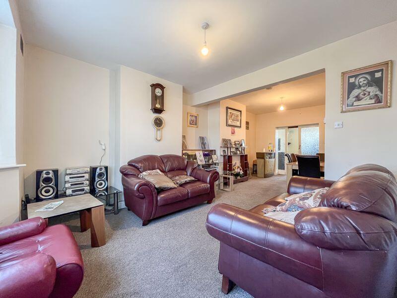 LIVING ROOM/DINER